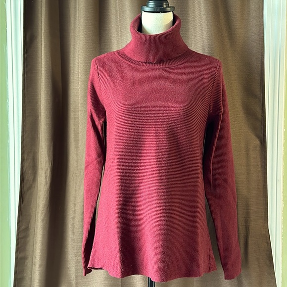 Pink Clover Sweaters - Pink Clover Ribbed Turtleneck Pullover Size M